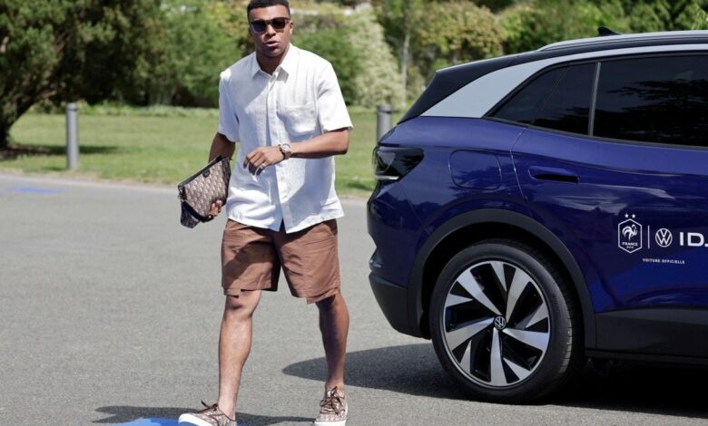 Koundé, Mbappé, Rabiot… Los blues desfilan en Clairefontaine antes del Mundial Koundé, Mbappé, Rabiot… Los blues desfilan en Clairefontaine antes del Mundial